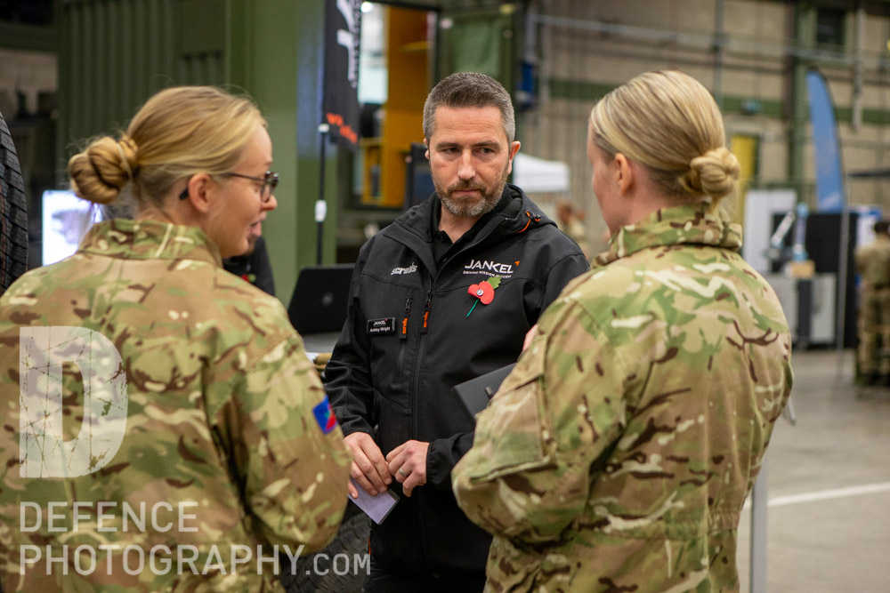 DefencePhoto's tweet photo. Good to meet @JankelArmouring at @1UKDivision Expo #catterick #britisharmy https://t.co/koxiTXrKYI