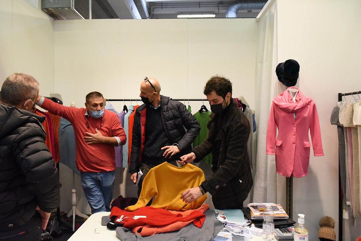 CamComModena's tweet photo. Si chiude oggi #11novembre a #ModenaFiere l’evento #fashion #ModaMakers con anteprime Autunno Inverno 22-23. Da domani le collezioni saranno consultabili su https://t.co/nHqXgUjvK9 fino alla prossima edizione PrimaveraEstate 2023
@ModaMakersItaly @CarpiFashionSys @ComuneCarpi https://t.co/G8o1sygGHw