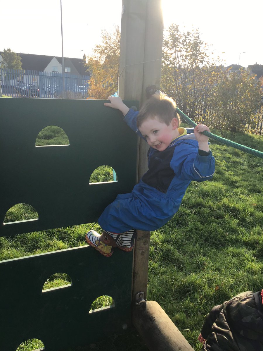 GalstonECC's tweet photo. In the Butterfly Room we have been experimenting with some alien slime! 👽 We’ve been spending loads of time outdoors, participating in risky play and setup a vets in our role play area! 🐶 The children have also been doing a spot of decorating 🎨 https://t.co/spBaYQ6lfP