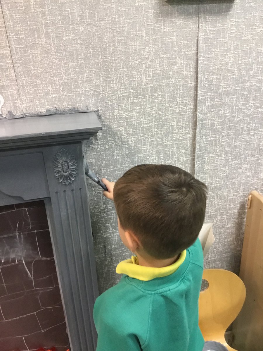 GalstonECC's tweet photo. In the Butterfly Room we have been experimenting with some alien slime! 👽 We’ve been spending loads of time outdoors, participating in risky play and setup a vets in our role play area! 🐶 The children have also been doing a spot of decorating 🎨 https://t.co/spBaYQ6lfP