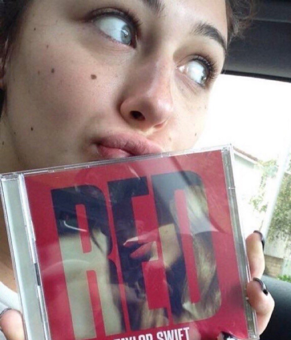 devoncdetails's tweet image. #ItsRedSeason