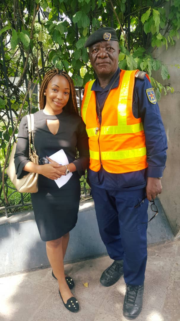 UnPasVersLaFem's tweet photo. Projet #Action_Méritocratie par #AnayaSakombi
- En image Papa Beya (policier roulage) reçois en image une médaille d'honneur pour l'excellence dans son travail en début 2020

@JeunesAmbassAfr https://t.co/9VAeVLRknd