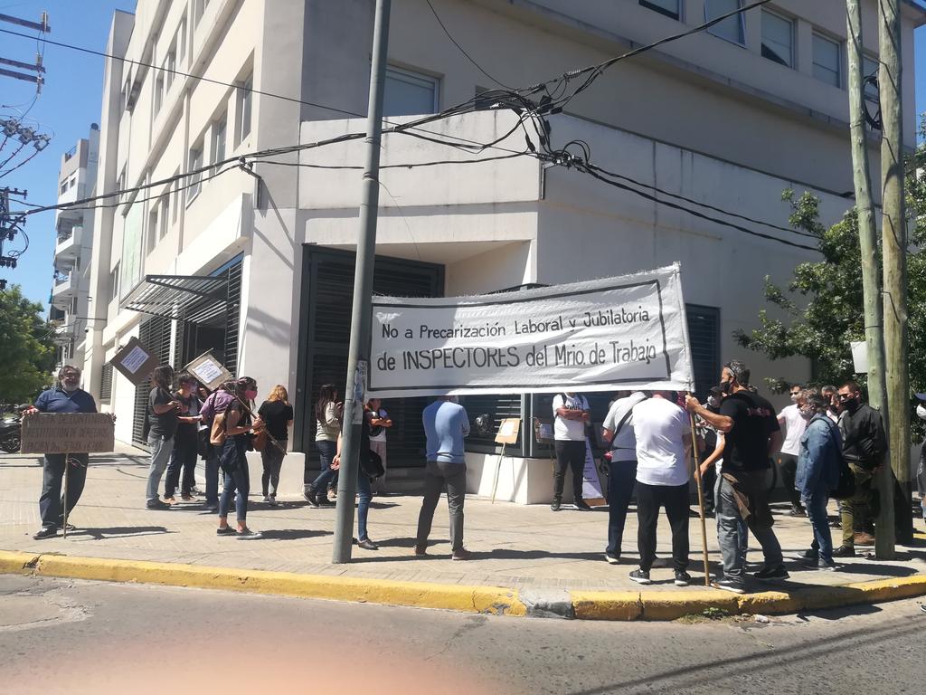 CitbaAs's tweet photo. Inspectores MTBA no son atendidos seguimos sin respuestas! Defendemos nuestros derechos! @BAProvincia @CTAok @CgtJuventud @eldialp @diariohoynet https://t.co/SWT2Mj62zY