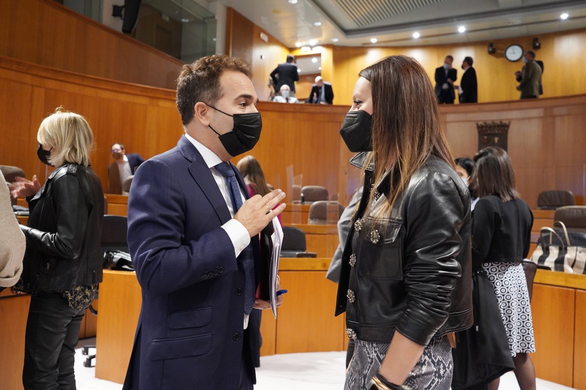 🔛 El presidente de <a href="/AragonPAR/">Partido Aragonés</a>, <a href="/ArturoAliaga_/">Arturo Aliaga López</a>, sube a la tribuna del Salón de Plenos de las Cortes para intervenir en el #debateAragón21. Síguelo en directo 🔴📽️bit.ly/cortespleno o en nuestro directo de Twitter.