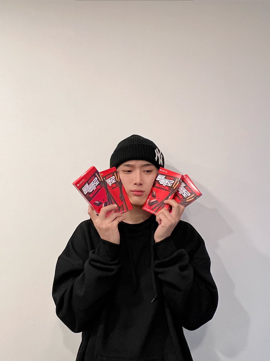 OmegaX_members's tweet photo. [#OX]

11시11분에 딱 올리려고 했는데 
그시간에 연습이...
속상해 ㅠㅡㅠ

#OMEGA_X #오메가엑스 #재한 https://t.co/FRwShr6wag