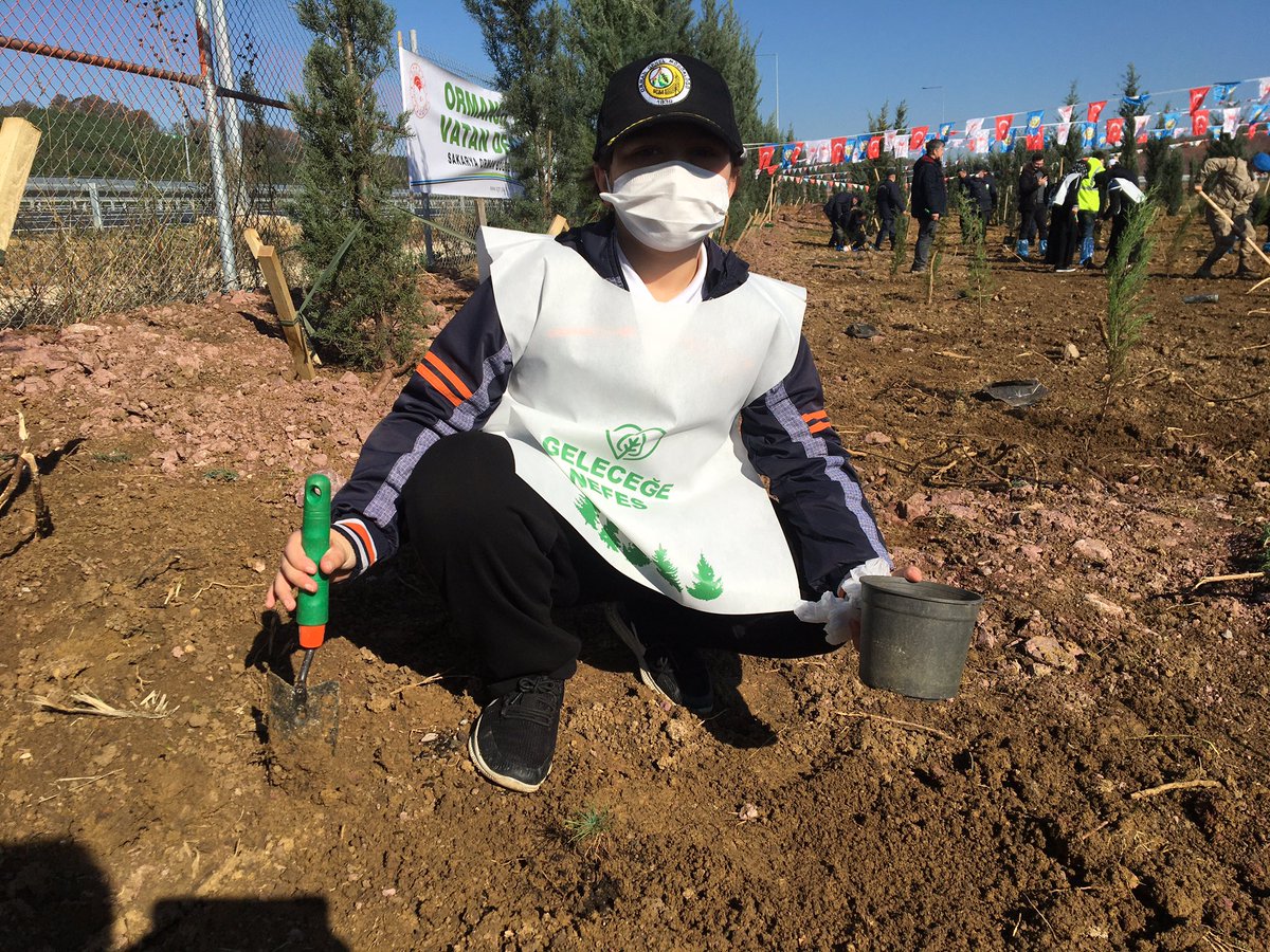 Daha yeşil bir gelecek için, Geleceğe nefes oluyoruz.  İl Milli Eğitim Müdürü Sayın Ebubekir Sıddık Savaşçı, öğrencimiz Ahmet Şahin’i yetiştirdiği fidan için tebrik etti. 

7’den 77’ye bir ve beraber #GelecegeNefes oluyoruz. #sapancailkokulu