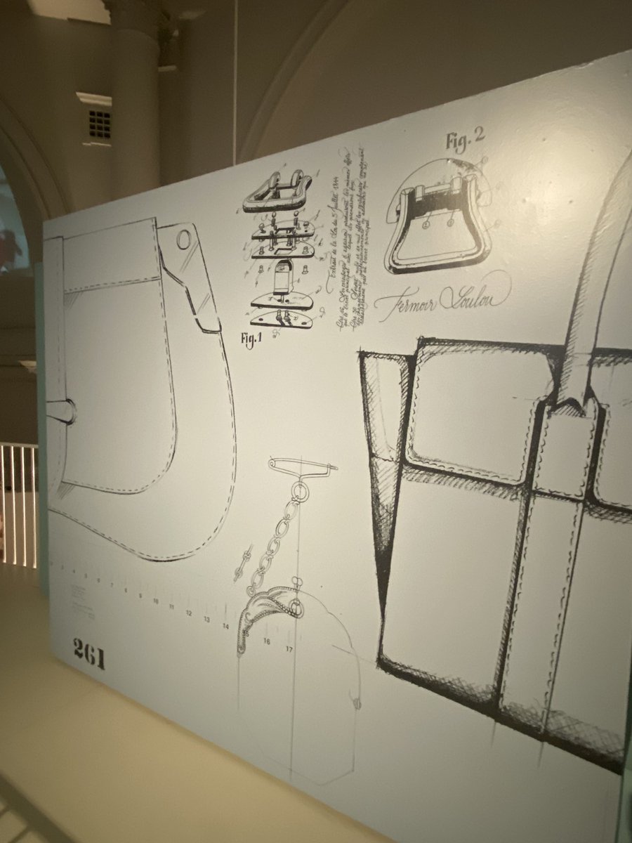 FashionPc's tweet photo. Bags inside and out exhibition at the V&amp;A. https://t.co/X2kSgotRMm