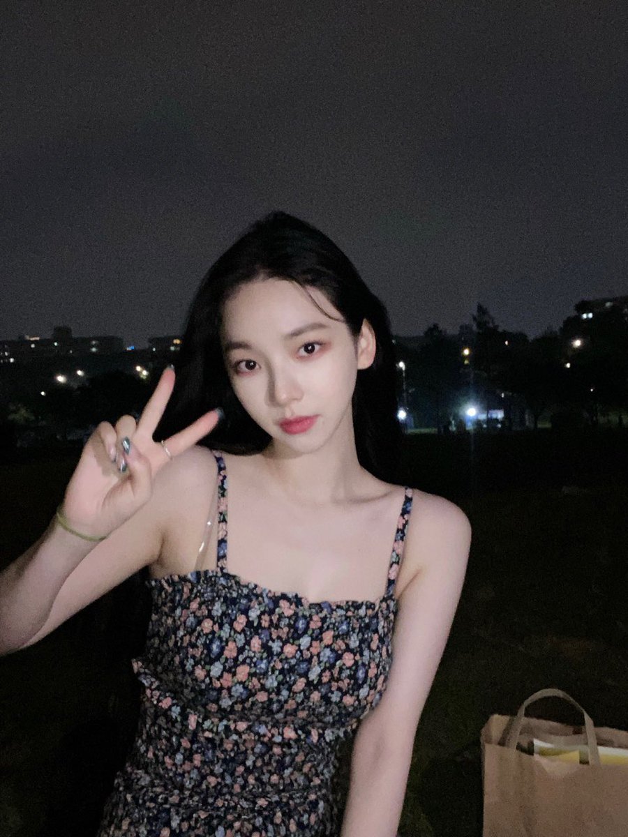karinarchived's tweet photo. night date with karina https://t.co/eQqIl6J5U1