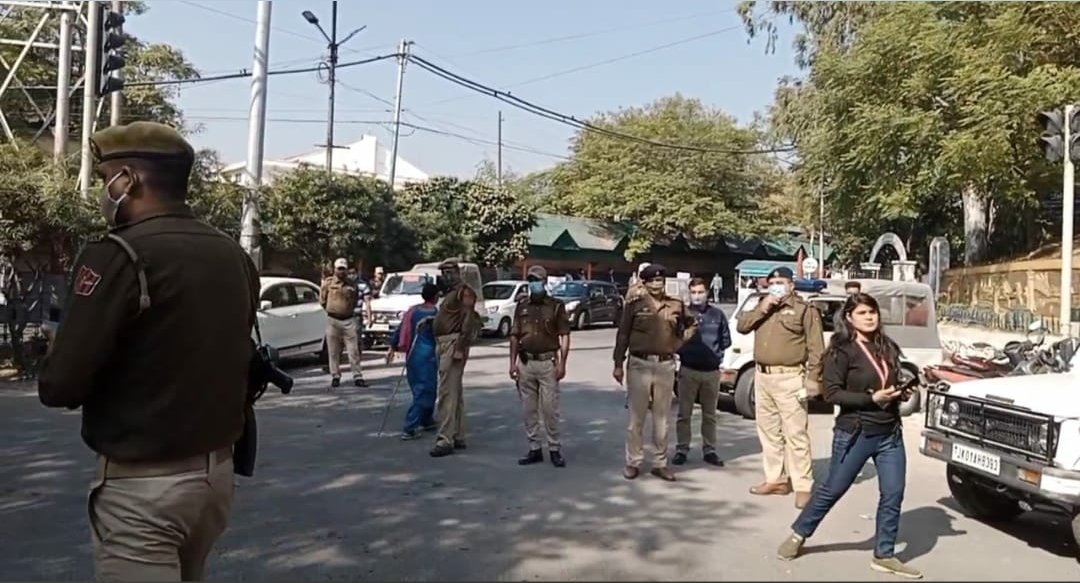 JammuState_'s tweet photo. During protest @AjaysinghSain13 (President)Youth Wing #IkkJuttJammu , Mukesh gupta (Treasurer), @MANIKSINGHJAMW1 (General Secretary), Youth wing were detained. https://t.co/asJCGMYZKR