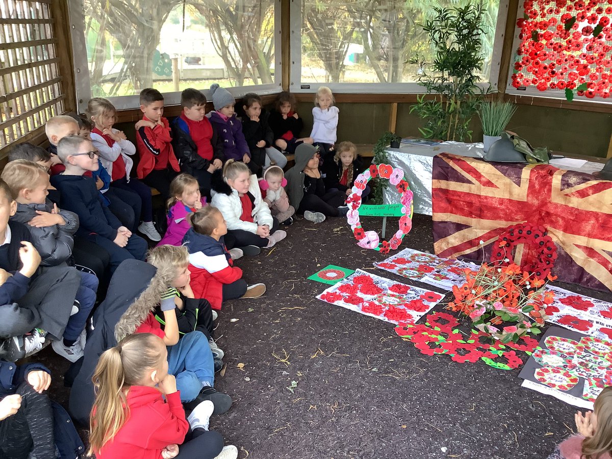 easterside_a's tweet photo. Some of our photos from our very own Cenotaph for Remembrance Day. #EastersideValues #EastersideRespect #EastersideEnrichment #EastersideHistory #EastersideArt #EastersideRE https://t.co/1TSRJnFXxl
