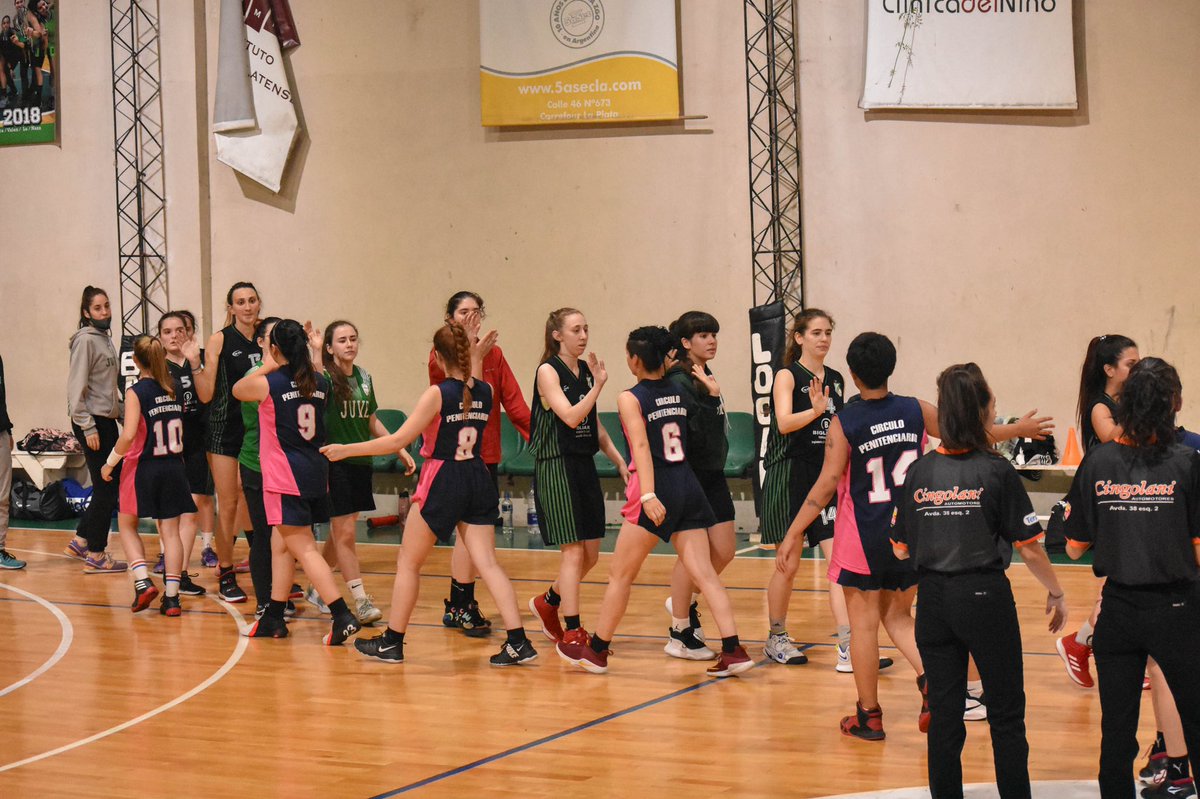 Imágenes del encuentro entre nuestras U20 y <a href="/juventudlpclub/">Club Juventud LP</a> donde recuperaron la 4ta fecha 💪🏽🏀. 
✅ Más imágenes en nuestro ➡️ Instagram. 

📸 <a href="/AgusNunezzz/">IsChinese</a> 
🙌🏽  <a href="/milusuarezzz/">milu 🫀</a> 

#bafitas💓 #bafe🏀 #cirpenlp💙 #basquetfemenino #basquetlp #menoresfemenino🙋🏽‍♀️