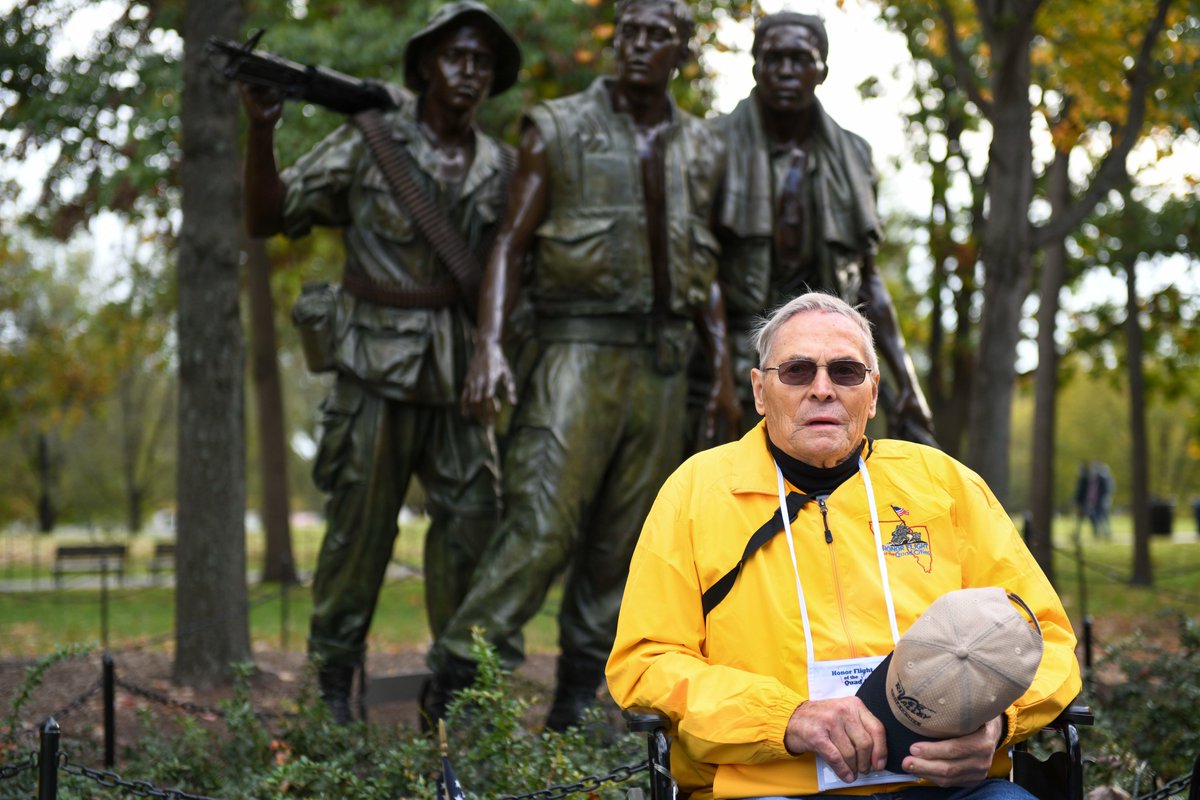 ARNGDirector's tweet photo. Rolland Anderson served in the Illinois Army National Guard for 30 years and is one of the millions of men and women we honor today on Veterans Day, a day to reflect on the sacrifices all veterans and their families have made in service to the country. https://t.co/FWaArYKtV6
