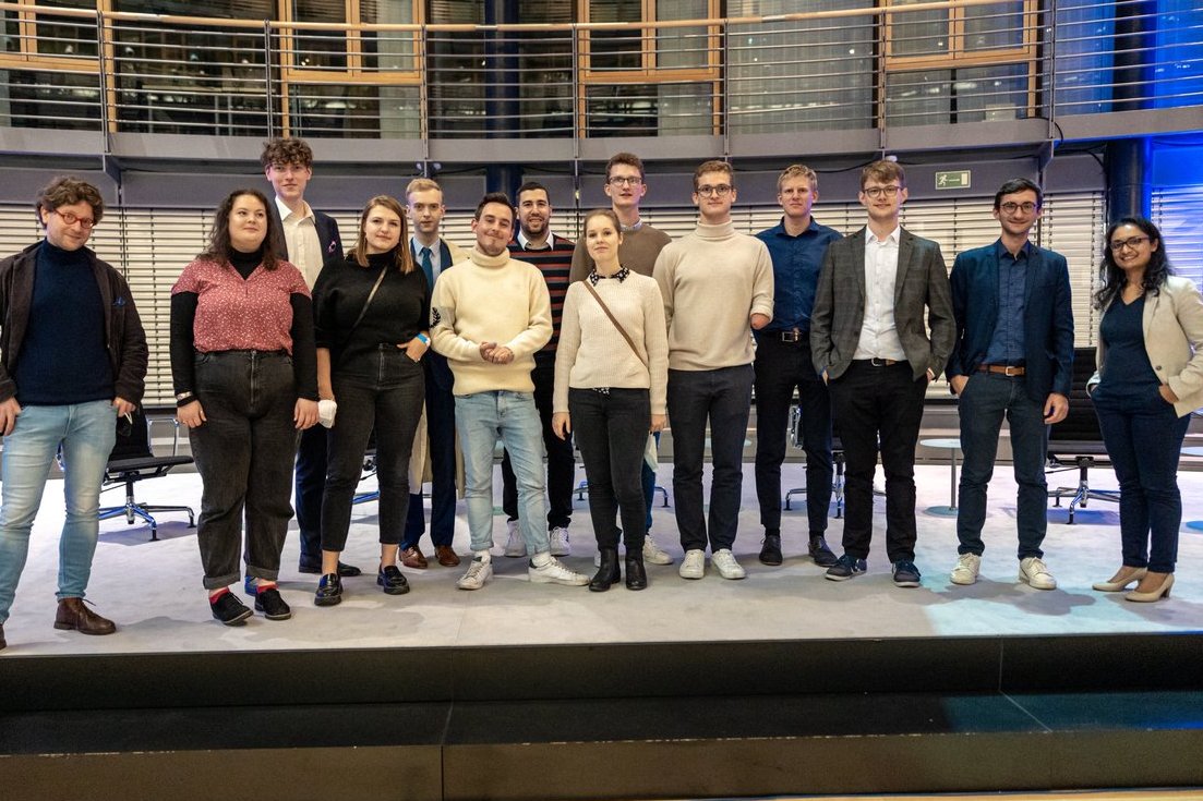 MercatorDE's tweet photo. #ThrowbackThursday Unsere #MercatorAlumni Adam und Marcel Karas waren bei der #StateofEurope Europarede von @eucopresident dabei und haben Fotos mitgebracht. @wseuropa @SZukunftBerlin @KASonline @polis180 https://t.co/EGl9wVD01Q