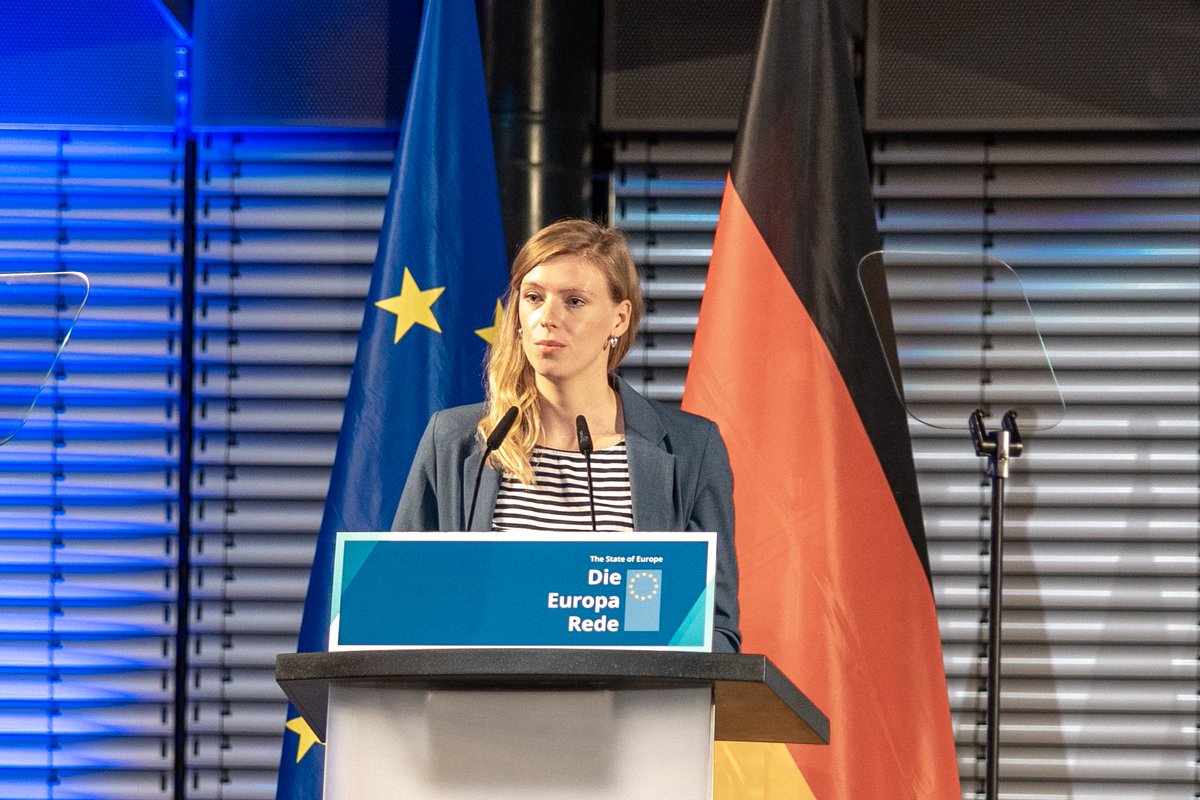 MercatorDE's tweet photo. #ThrowbackThursday Unsere #MercatorAlumni Adam und Marcel Karas waren bei der #StateofEurope Europarede von @eucopresident dabei und haben Fotos mitgebracht. @wseuropa @SZukunftBerlin @KASonline @polis180 https://t.co/EGl9wVD01Q