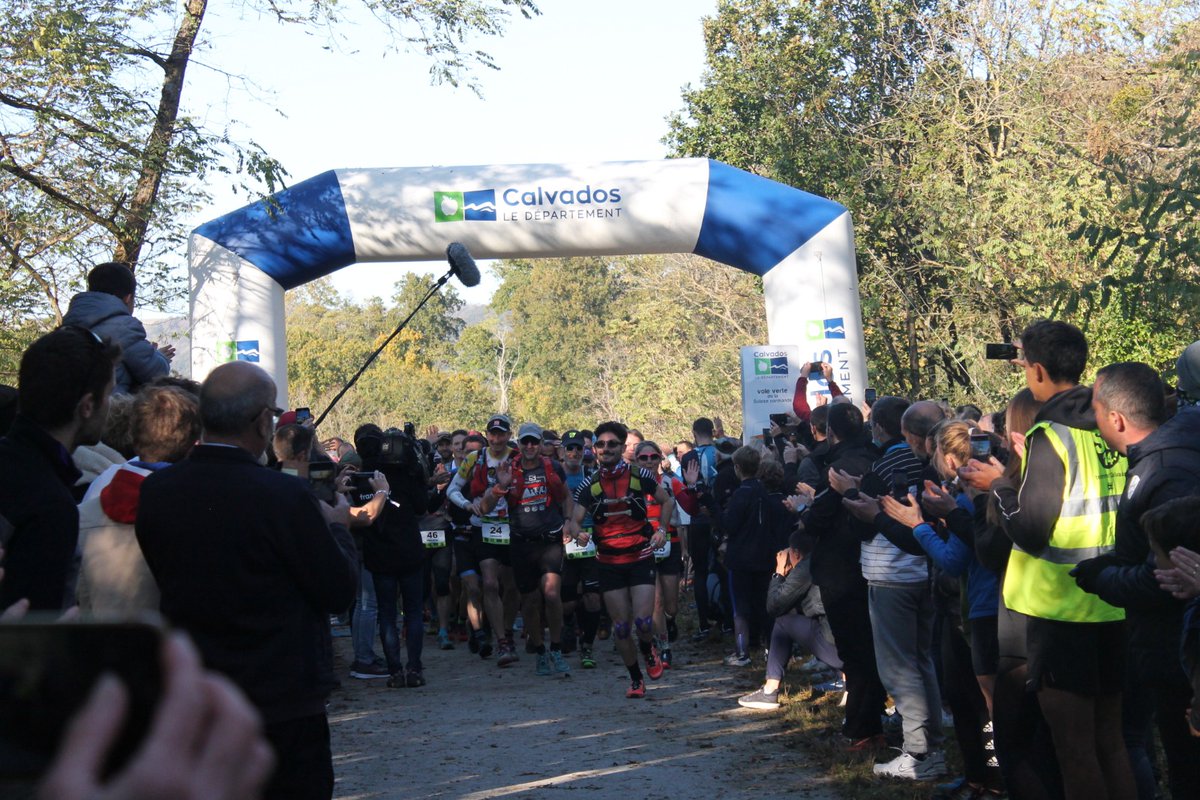 Grand départ de nos 60 athlètes pour cette première édition ! #running #ultraendurance