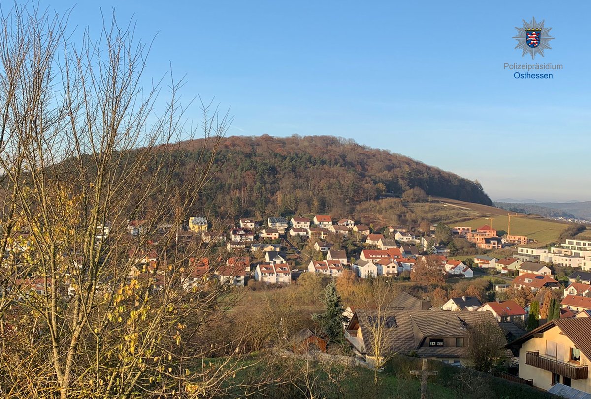 Polizei_OH's tweet photo. Die Häuser im #Sperrgebiet können nach wie vor nicht betreten werden.
➡️ Für alle Betroffenen steht die Betreuungsstelle im Gemeindezentrum #Künzell zur Verfügung.
➡️ Für alle Verkehrsteilnehmer gilt: Bitte umfahrt das Stadtgebiet weiträumig!
#FD1111 https://t.co/eeMn21u7kU