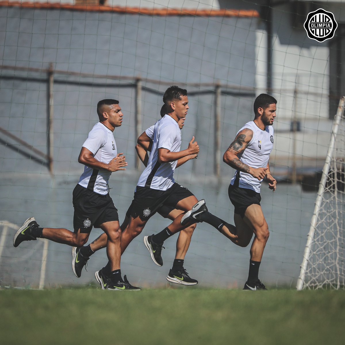 elClubOlimpia's tweet photo. ¡Con todo! ⚡

🔜 Proseguimos los trabajos con miras al compromiso del día domingo. ⚽️

#𝗡𝘂𝗲𝘀𝘁𝗿𝗼𝗖𝗹𝘂𝗯𝗡𝘂𝗲𝘀𝘁𝗿𝗮𝗘𝘀𝗲𝗻𝗰𝗶𝗮 ⚪⚫⚪ https://t.co/RN3ynyQkAp