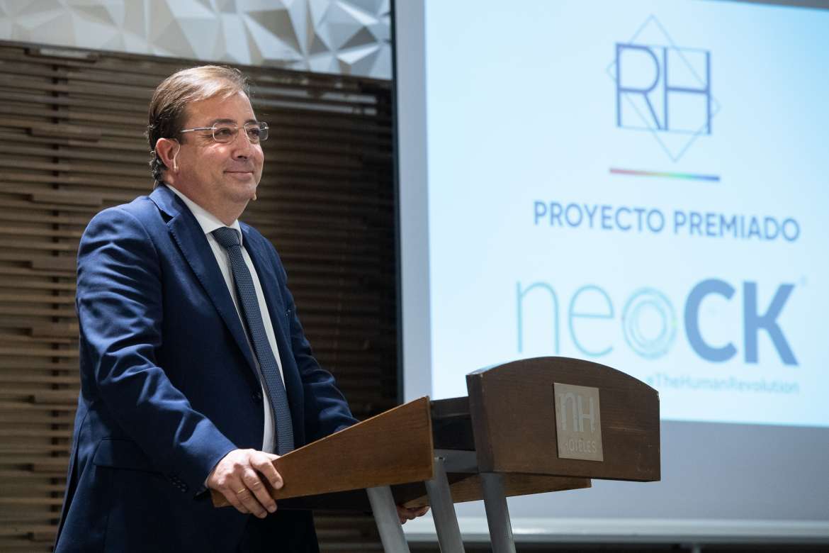 Junta_Ex's tweet photo. ⏩ @GFVara aboga por la producción de riqueza para la generación de #Empleo 🧑‍💻  dirigido al #Talento

🥇 Peemio Liderazgo &amp; Innovación a la Gestión de Personas en Extremadura, organizado por la Asociación Centro de Dirección de RRHH @Aedipe
 https://t.co/H6NkCOBqXv https://t.co/gjghhBcNpp