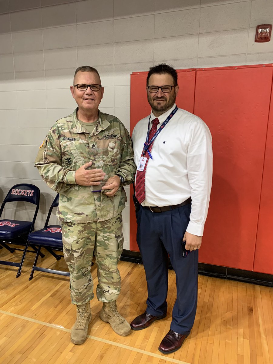 CouncilRchs's tweet photo. What an awesome way to start #VeteransDay2021  @ the Rock!!  We learned about the incredible contributions of our #NationalGuard and honored 1 of the very best—SGT KEITH GRAVES who is retiring after 19 yrs w our RCHS JROTC (38yrs military service).   Thank you SGT Graves! 🇺🇸🚀 https://t.co/obmG2ujL6g