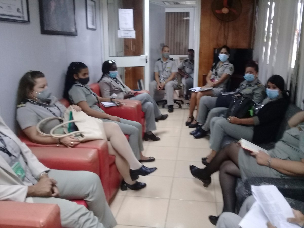 VicentaValerino's tweet photo. #AduanadeCuba Se reúne el Consejo de dirección de la #AduanaCargaInternacional reafirmando nuestra posición en defensa de nuestra
Revolucion🇨🇺, de nuestros ideales, de nuestros principios. #LaRazonEsNuestroEscudo #NoTeMetasCon Cuba. https://t.co/54SwVWX4kj