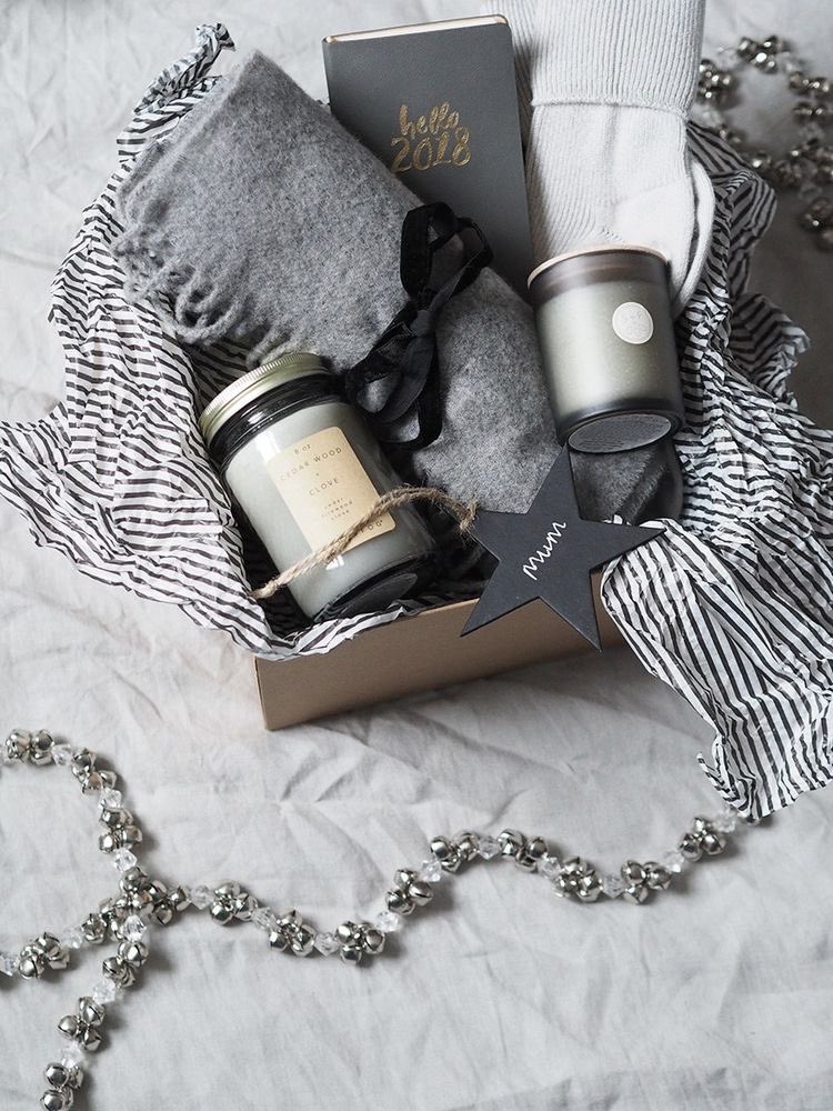 ᅠ⠀ 

ᅠ

       ♡︎  #JDDAYONE #เจี๊ยบดาเดย์วัน ♥︎
       <a href="/marshall98s/">ไม้ - มณฑล</a> &amp; @boldfoxethanz 

เนื่องด้วยตัวของพี่ไม่สามารถเดินทางไปร่วมงานได้ทันเวลา เลยขอส่งการ์ดและของขวัญแสดงความยินดีและอวยพรให้กับความรักทั้งคู่นะ :-)