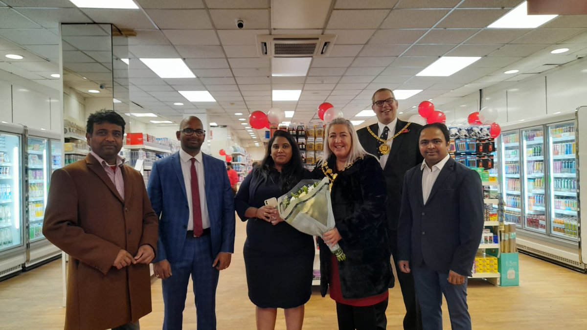 WakefieldMayor's tweet photo. Delighted to be able to officially open the new Home Mart store on the precinct in Wakefield today #wakefield #new #homemart #mayor https://t.co/cnuhiBibtb