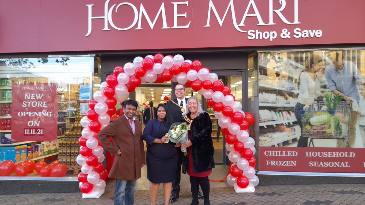 WakefieldMayor's tweet photo. Delighted to be able to officially open the new Home Mart store on the precinct in Wakefield today #wakefield #new #homemart #mayor https://t.co/cnuhiBibtb