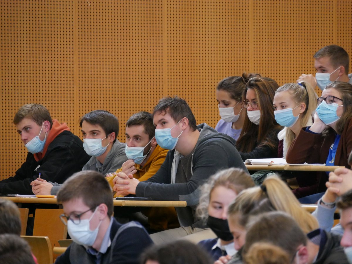 CfppaLeParaclet's tweet photo. Compte-rendu en images de la journée d'échanges sur les #couvertsvegetaux organisée par les #BTSAPV 2  hier au Paraclet. Un grand merci à la team de l'exploitation, aux professionnels de la @CarreFerme, @Cerience_  et aux étudiants APV du LEGTA d'Arras. 😉 #entrepreneursduvivant https://t.co/m2ebwa9HU9