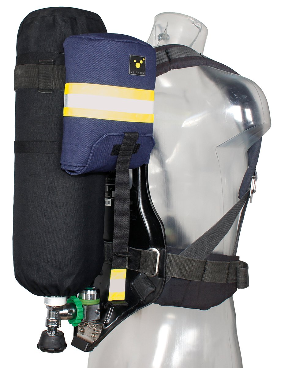 myTEEUU's tweet photo. #Escape - das neue #Holster für #Fluchthaube, #Rettungshaube und mehr für die #Feuerwehr. Die #Neuheit für den #Atemschutz. Die #Lösung im #Einsatz. 
Details: https://t.co/h1QZjceCHe
#Innenangriff #Atemschutznotfall #Atemschutzeinsatz #Rettung #Fluchthaubenholster #ANS https://t.co/h5EKvoXMCr