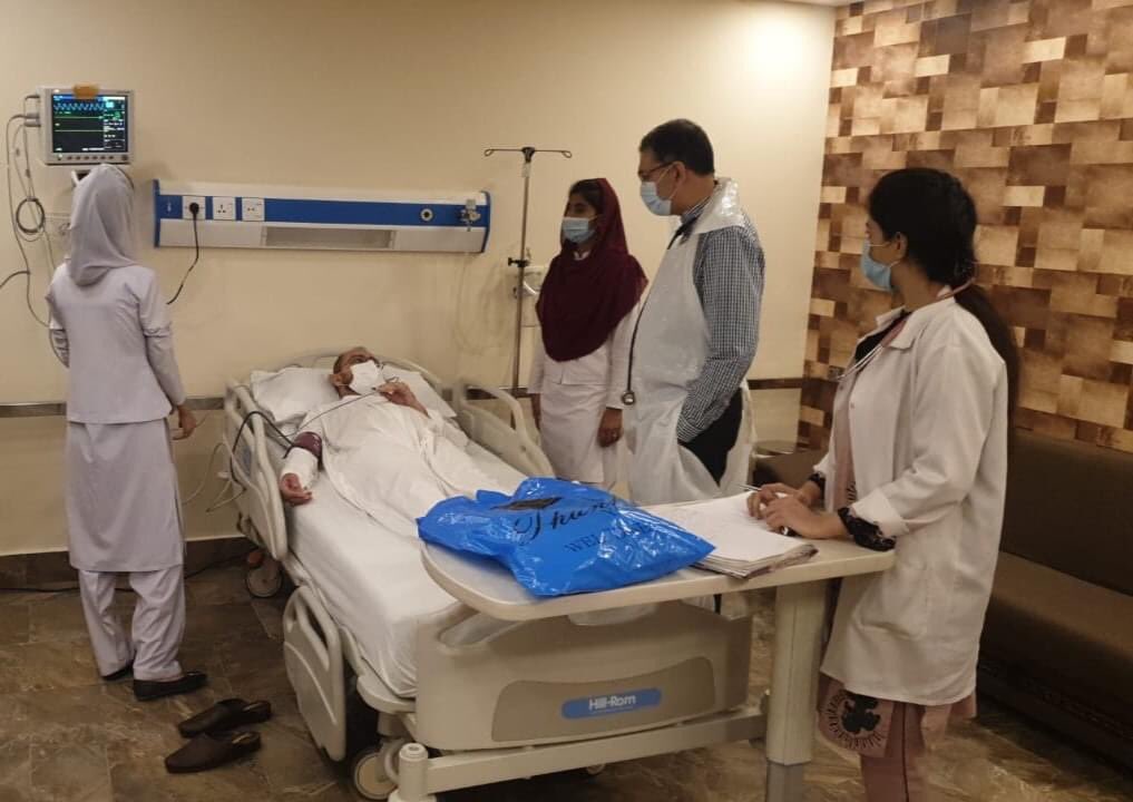 ASHN_Official's tweet photo. انتہائی مصروفیات،  سفر اور تھکن کے باعث طبیعت نا ساز ہوئی ہے اور ڈاکٹرز نے مکمل آرام کا مشورہ دیا ہے.
قوم سے دعاوں کی التماس ہے https://t.co/qMcJSLsq27