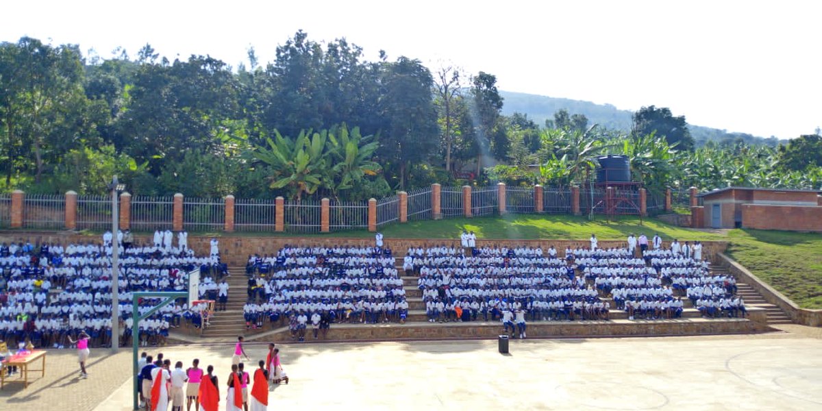 SectorKigali1's tweet photo. Uyu munsi,Mu bigo by'amashuri GS Kigali na GS Karama habereye umuhango wo kwinjiza intore mu zindi  (Kwakira Abanyeshuri bashya).Ni mu rwego rwo gukomeza guteza imbere ibikorwa by'Itorero mu mashuri, Himakazwa indangagaciro zikwiriye umunyeshuri mwiza
@Unity_MemoryRw 
@Nyarugenge https://t.co/TIthTtlCfQ