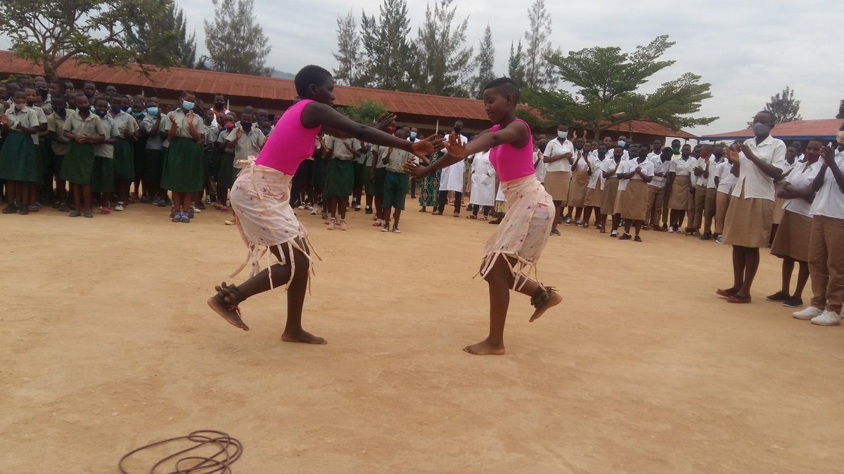 Uyu munsi,Mu bigo by'amashuri GS Kigali na GS Karama habereye umuhango wo kwinjiza intore mu zindi  (Kwakira Abanyeshuri bashya).Ni mu rwego rwo gukomeza guteza imbere ibikorwa by'Itorero mu mashuri, Himakazwa indangagaciro zikwiriye umunyeshuri mwiza
<a href="/Unity_MemoryRw/">Ministry of National Unity and Civic Engagement</a> 
<a href="/Nyarugenge/">Nyarugenge District</a>