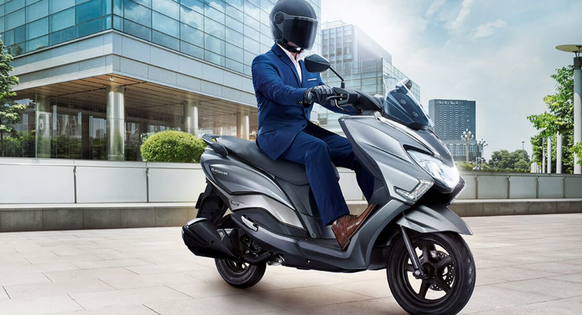 Скутер версия. Suzuki Burgman 125. Suzuki Burgman 200 2023. Burgman 2020. Сузуки Бургман 125 2022.