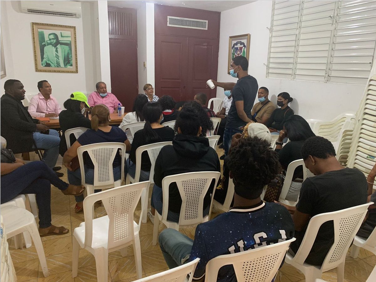 DistritoPrd's tweet photo. Hoy iniciamos los trabajos de la Juventud  del PRD  en el comité del DN , cómo  Presidente  de la JRD  en nuestra Circunscripción, la misma estuvo presente el Pdte de la Circunscripción #2 Juan jose mendoza nuestro Pdte del DN Don fello subervi, octavia Medina Pdta ejecutiva. https://t.co/XeC7SDQmSl