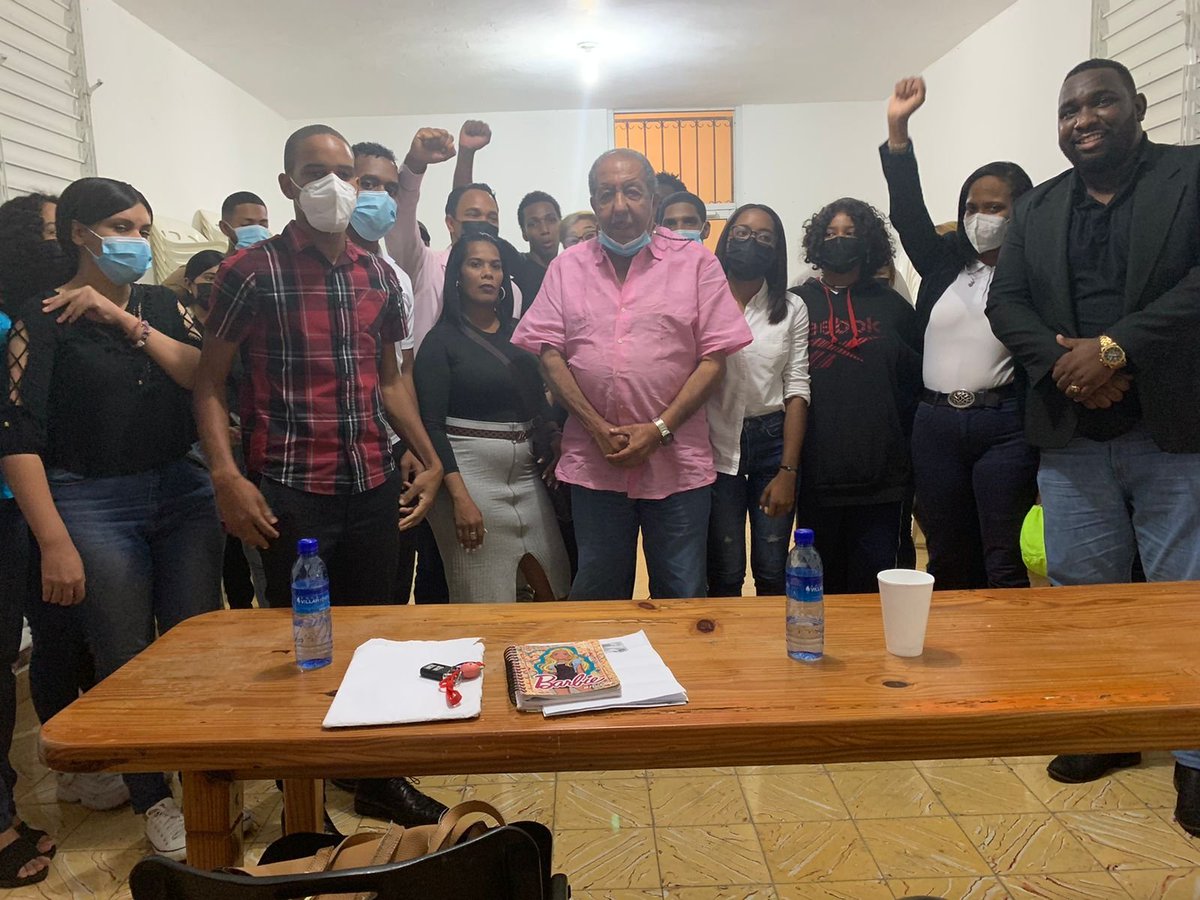 DistritoPrd's tweet photo. Hoy iniciamos los trabajos de la Juventud  del PRD  en el comité del DN , cómo  Presidente  de la JRD  en nuestra Circunscripción, la misma estuvo presente el Pdte de la Circunscripción #2 Juan jose mendoza nuestro Pdte del DN Don fello subervi, octavia Medina Pdta ejecutiva. https://t.co/XeC7SDQmSl