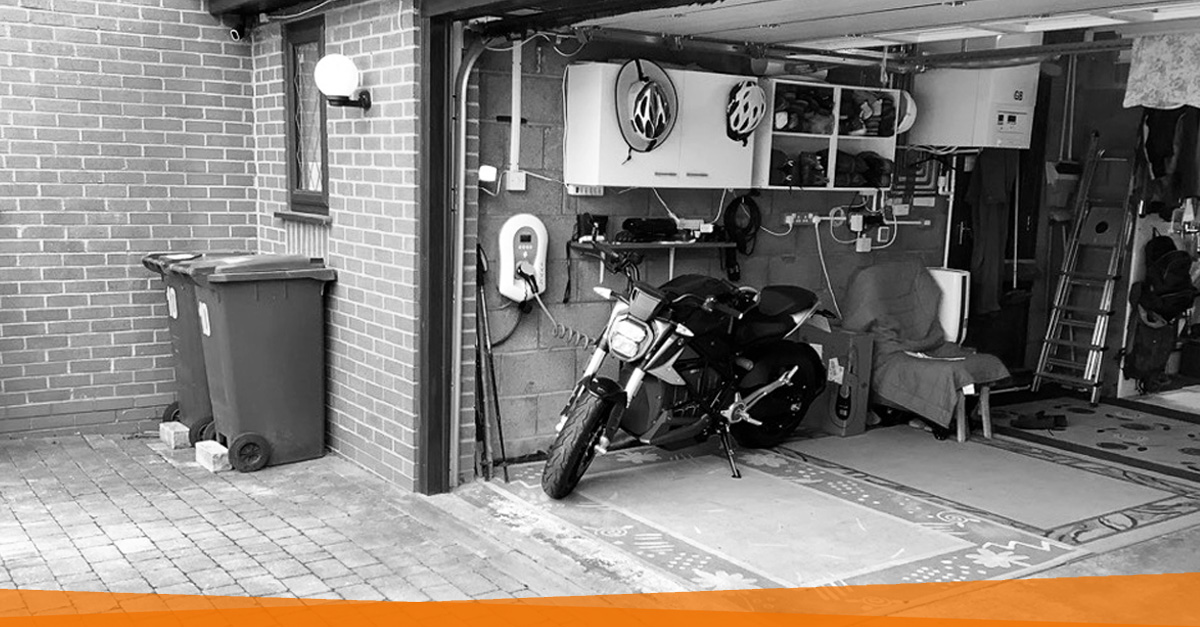 jojusolar's tweet photo. We love how snug this EV charge point looks in the garage that we installed a while back.
#throwbackthursday #electricvehicles #ev #evcharger #evinstall #zappi #goelectric #jojucharging #greenfuture https://t.co/2ubPMNjOhM