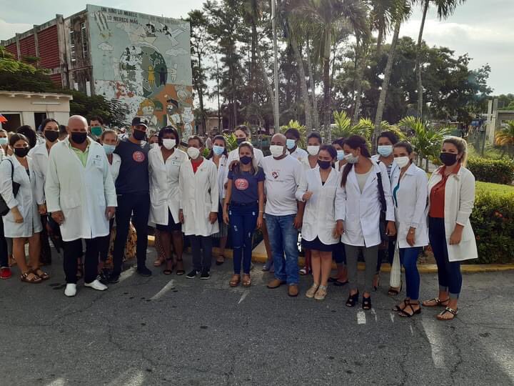 Radio_Guama's tweet photo. #PinardelRío 🏥👏💚El Hospital Pediátrico Pepe Portilla durante este tiempo de enfrentamiento a la #COVID19 ha escrito bellas páginas de humanismo.

👶🏼profesionales consagrados del sector atendieron aquí a los 7000 niños positivos y sus familiares y los más de 5000 sospechosos https://t.co/PChbYjhgVb