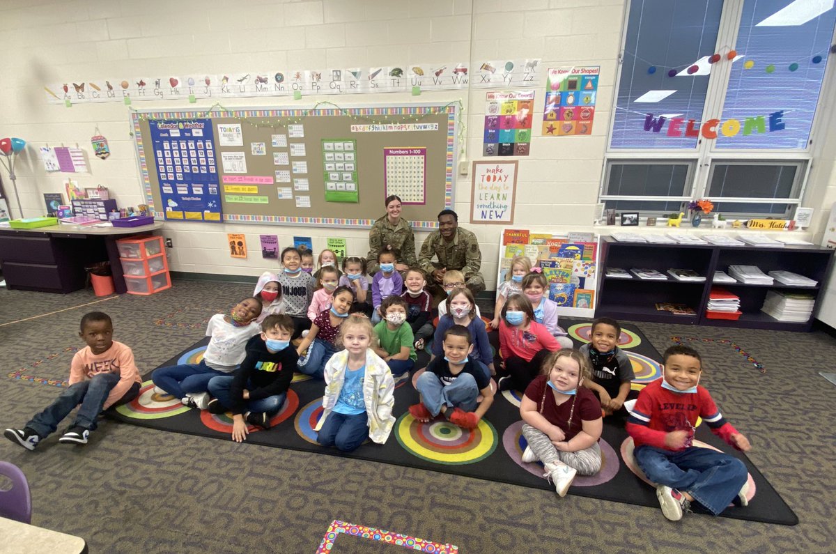 MrsHatcher_K's tweet photo. Thank you to Mr. Richards for coming in and talking to us about Veterans Day! #MiddieRising #MayfieldStrong @MayfieldTweets https://t.co/J2wUMxqSwy