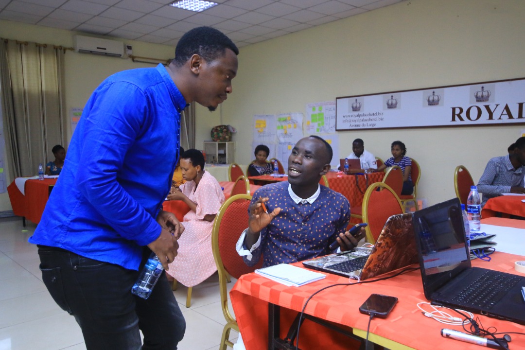 Me_nickjoe's tweet photo. Le quatrième jour de la semaine d'innovation avec @BujaHub. Le Burundi possède un grand potentiel dans l'innovation  . @PNUDBurundi
#bujainnovationweek #Burundi https://t.co/WG9Pu7S0Bd