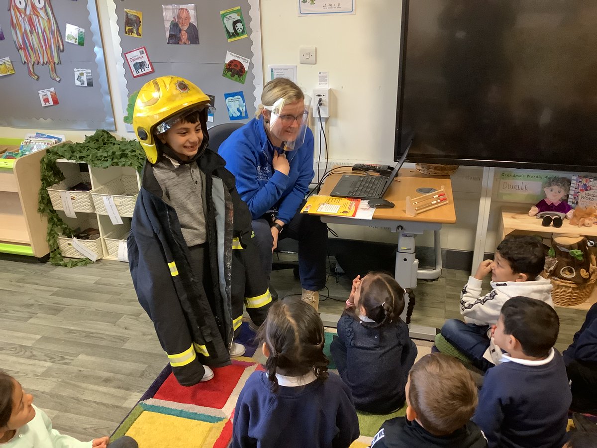 OasisFirVale's tweet photo. Reception got to experience a fire engine as part of our topic.
They really enjoyed exploring the fire engine and enjoyed trying on the clothes!
Future fire fighters in the making! 🔥🚒👩🚒🧯#oafv @johnoasismurphy @OasisAcademies https://t.co/9RVRhZ340V