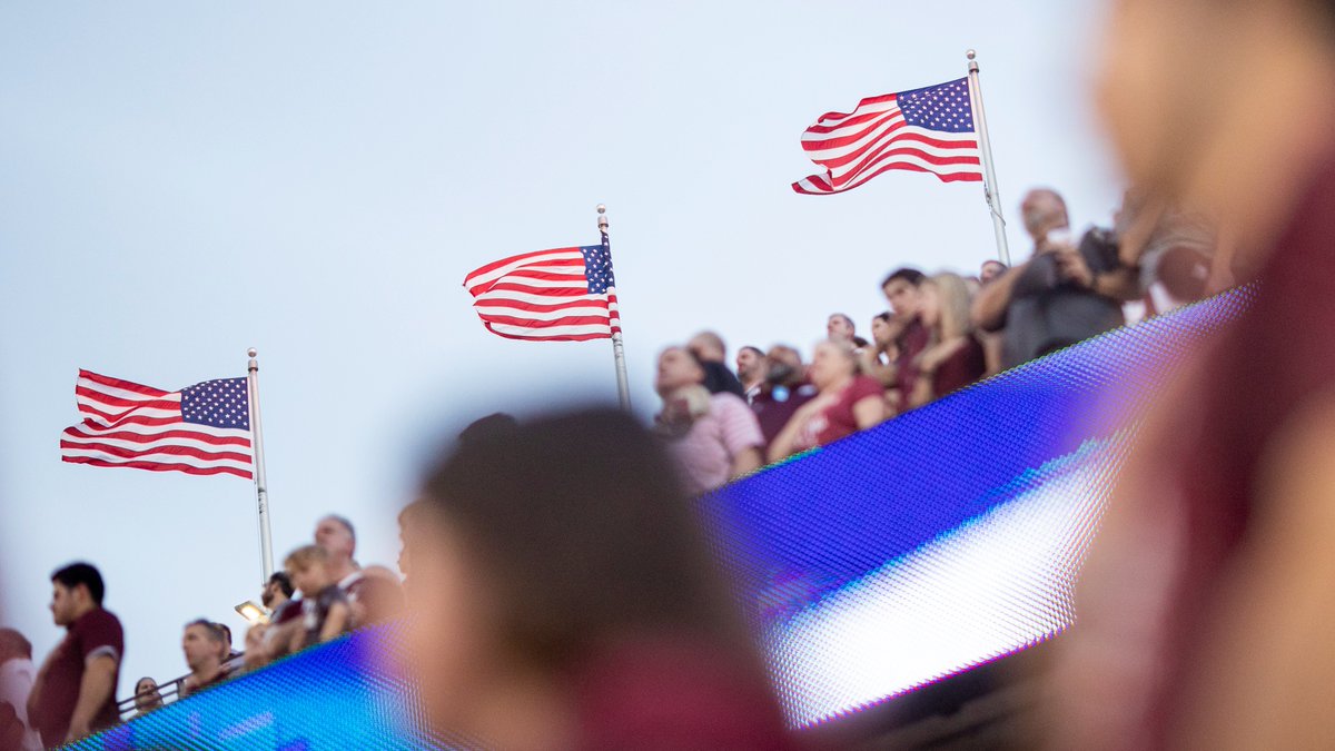12thMan's tweet photo. Today and every day we honor the brave men and women who have served in our armed forces. #VeteransDay 🇺🇸 https://t.co/faC0E4FydN