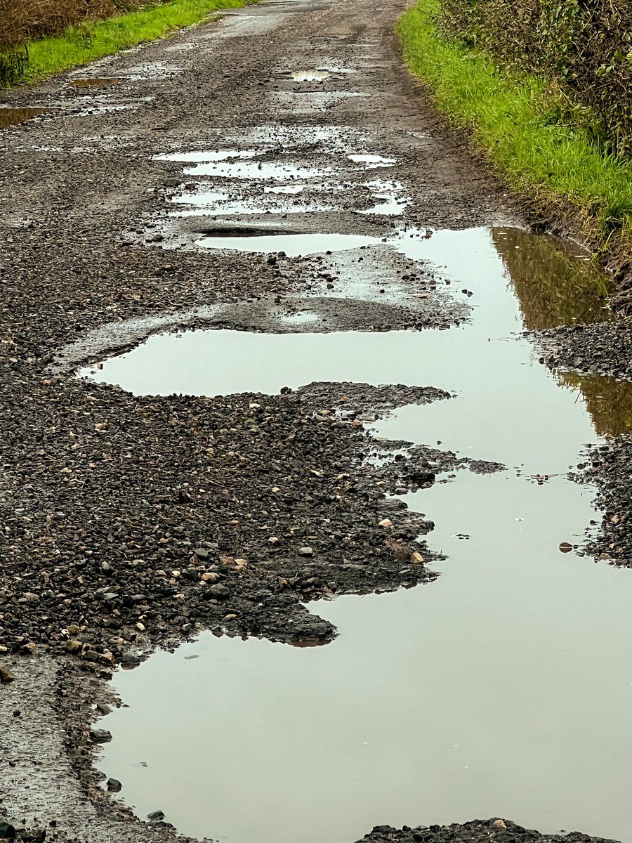 kirk00's tweet photo. 4th June 2020, Meagles Ln, Elswick, was ‘recycled’ by @LancashireCC &amp;  in-situ road recycling specials @spl_uk from Northampton. In 12months a large section of the road deteriorated, after numerous complaints the road today remains unsafe to users. What’s the plan @LancashireCC ? https://t.co/biK1MeD6vQ