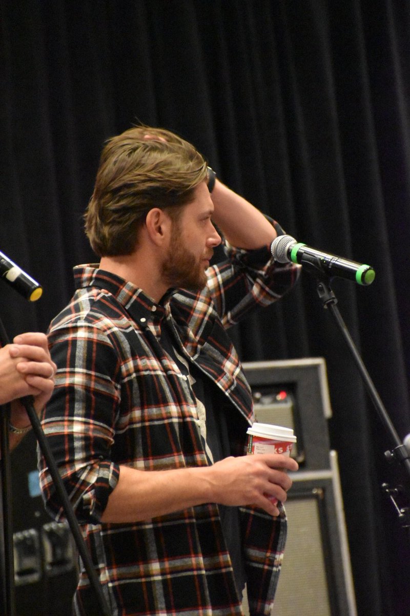 acklesism's tweet photo. @acklestroz here's some good pics from the latest con<3 https://t.co/cjtTk47EF4