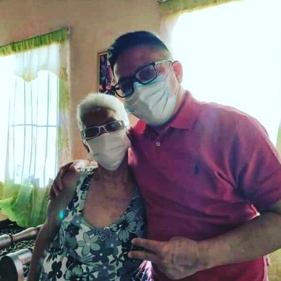 2314Lirios's tweet photo. Nuestro alcalde @martinezhugor junto a su equipo de trabajo realizó recorrido casa por casa con líderes del sector en #fortinsanpedro de #Guatire,recogiendo propuestas para trabajar junto al pueblo zamorano
 #RedZamor #Tropac4
#JuntosSomosMás
@nicolasmaduro
@red.zamora
@tropac4 https://t.co/ZOTK0k9ZWH