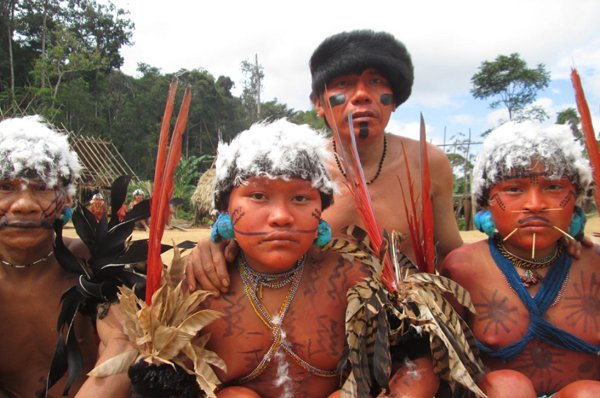 Племена нудистов. Племя в Бразилии Яномами. Дмитрий комаров племя Яномами. Мир наизнанку Дикие племена Яномами