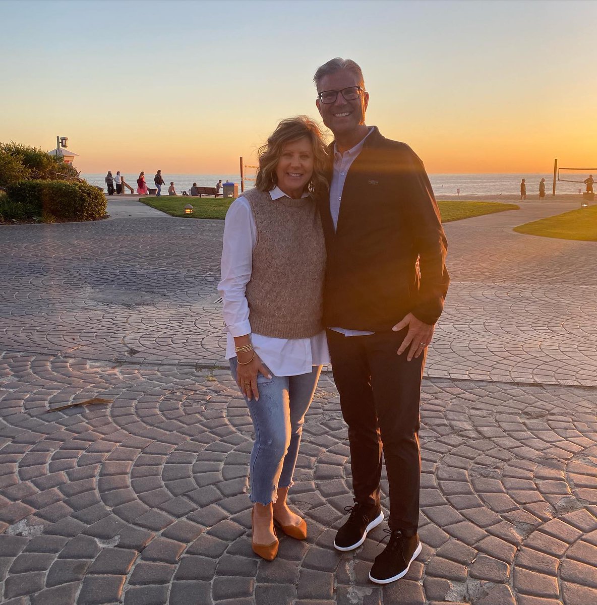 LeadwithLyle's tweet photo. Snagging sunset shots with my beautiful bride is one of my favorite pastimes. ❤️
.
.
.
#integrus #integrusleadership #lylewells #encourage #equip #advancethegospel #marketplaceministry #kingdombusiness #christianpodcast #mindset https://t.co/ekeDp3AeUl