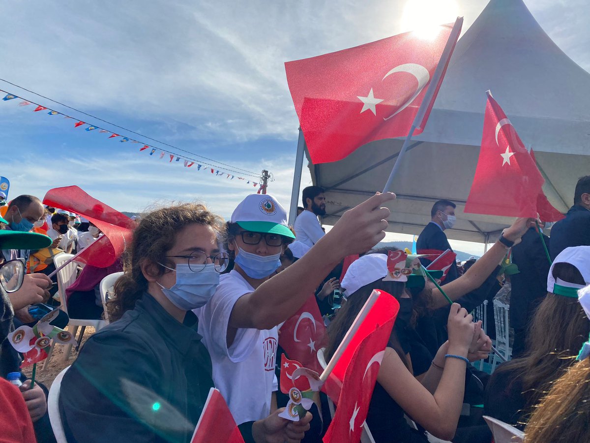 bk_bodrum's tweet photo. Orman Genel Müdürlüğü ve Milli Eğitim Bakanlığı iş birliğiyle Bodrum Güvercinlik Pina Mevkii'nde "Geleceğe Nefes" adıyla düzenlenen fidan dikim etkinliğinde Bodrum Bahçeşehir Anadolu Lisesi olarak birer fidan da biz diktik. #bahçeşehirkoleji #bodrumbahçeşehirkoleji https://t.co/eNrItm1JHb
