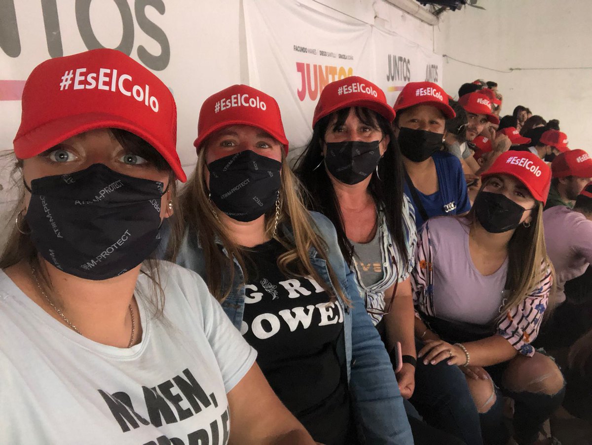 AdrianaWolyniec's tweet photo. En el cierre de Campaña
@carbonell_nuria
@NuriaConte
@YaelMW22
@JulioGarro
@diegosantilli
@juntos_lp
#EsElColo #Juntos https://t.co/5sZPLZmGQU