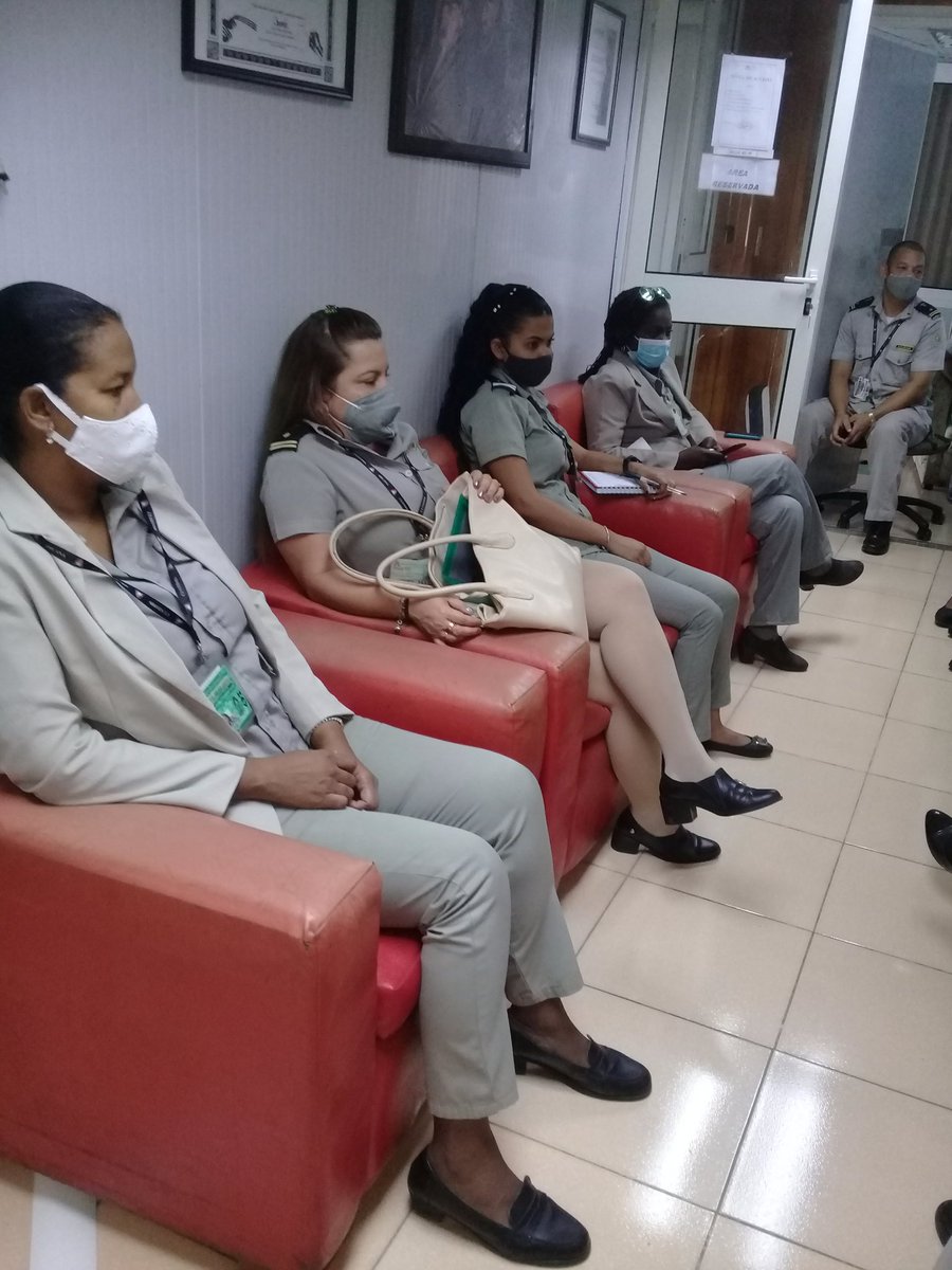 VicentaValerino's tweet photo. #AduanadeCuba Se reúne el Consejo de dirección de la #AduanaCargaInternacional reafirmando nuestra posición en defensa de nuestra
Revolucion🇨🇺, de nuestros ideales, de nuestros principios. #LaRazonEsNuestroEscudo #NoTeMetasCon Cuba. https://t.co/54SwVWX4kj
