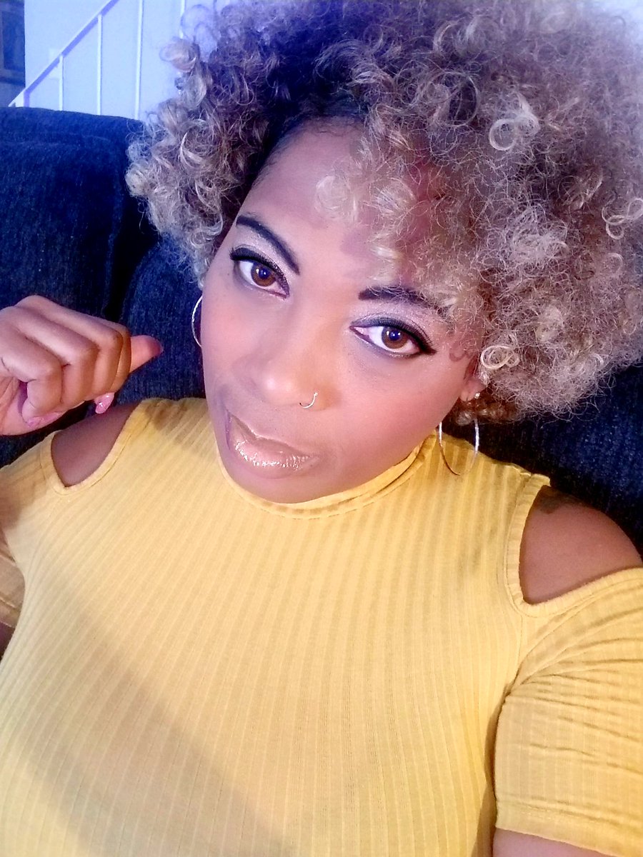 Ms__Caramel's tweet photo. You already know 👀.. say your blessings... You woke up to see another morning... Good Morning Loves 😘

#CaramelLucas #anothermorning #blessedtoseeanotherday #blessedandgrateful https://t.co/A1i0vgul3F
